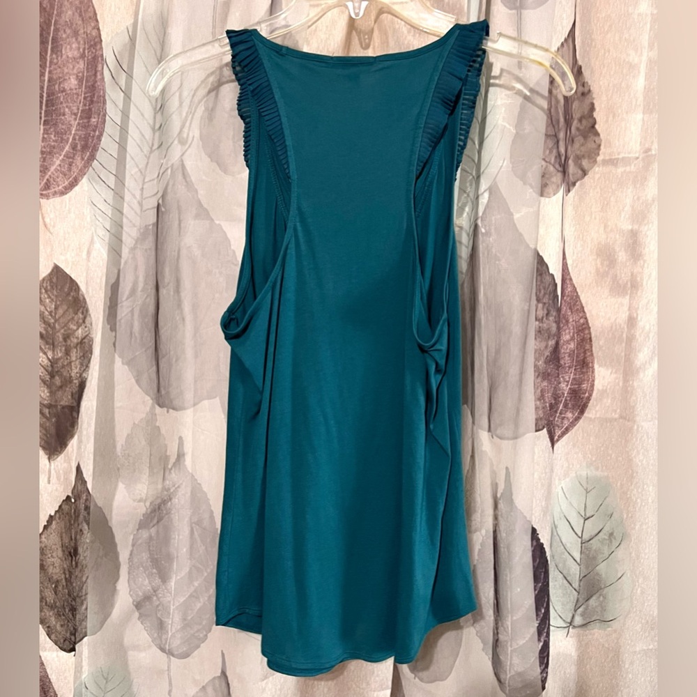 •GAP XS Ruffled Racerback Tank! NEW! - Picture 10 of 14